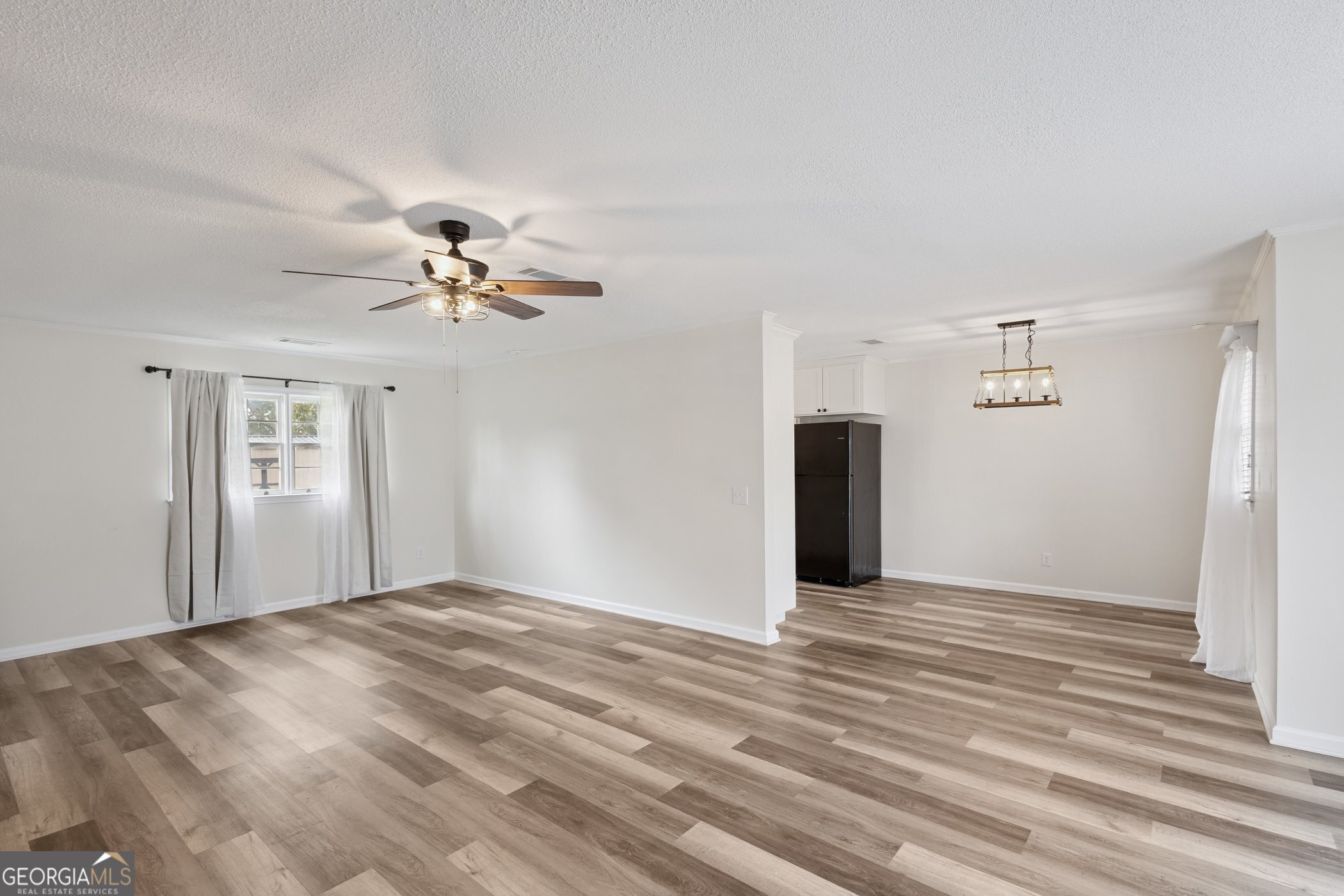 208 Nesmith Way
