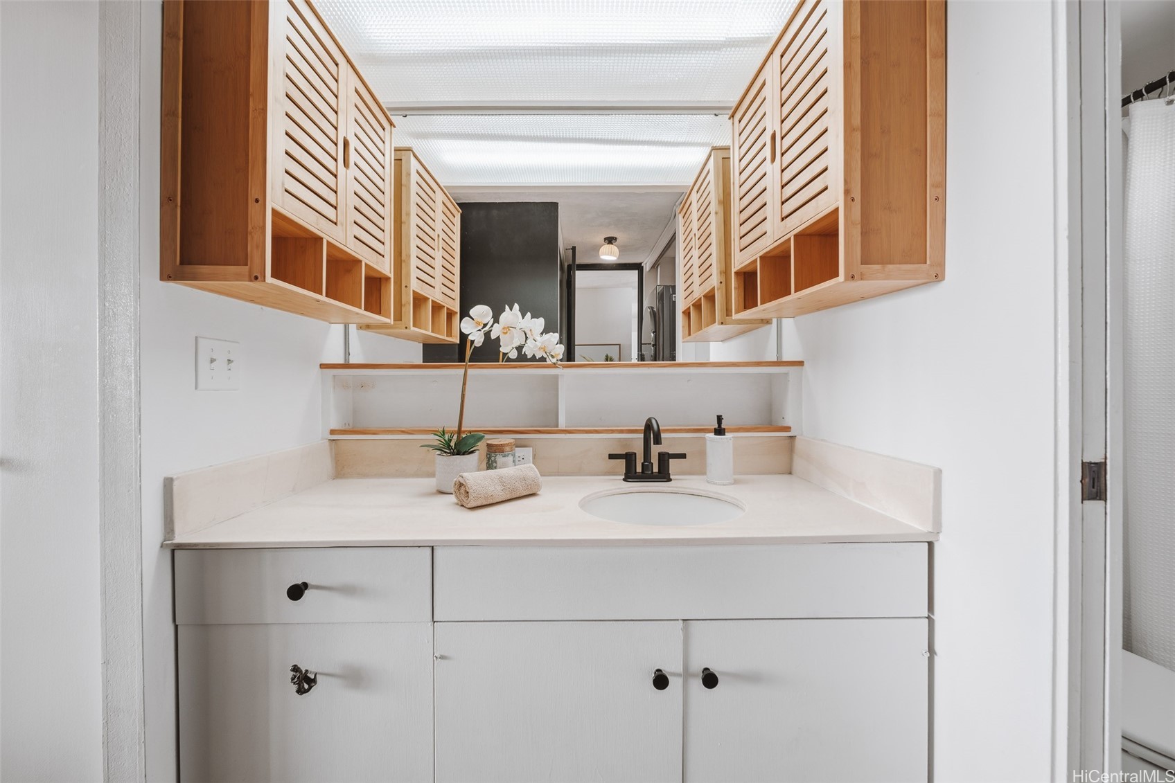 1717 Mott Smith Drive 2304