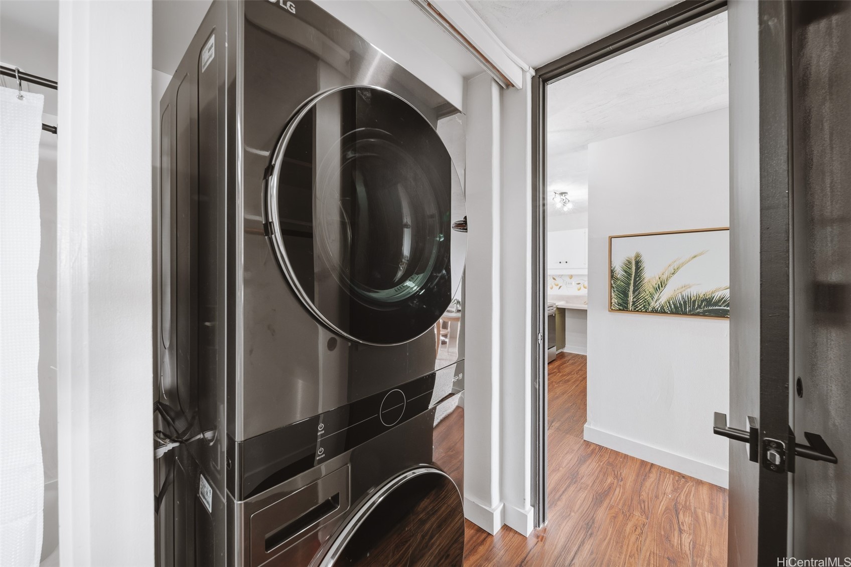 1717 Mott Smith Drive 2304