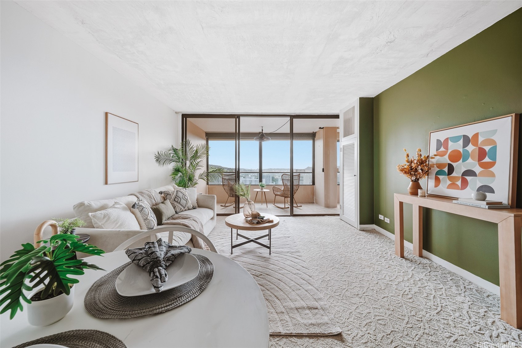 1717 Mott Smith Drive 2304