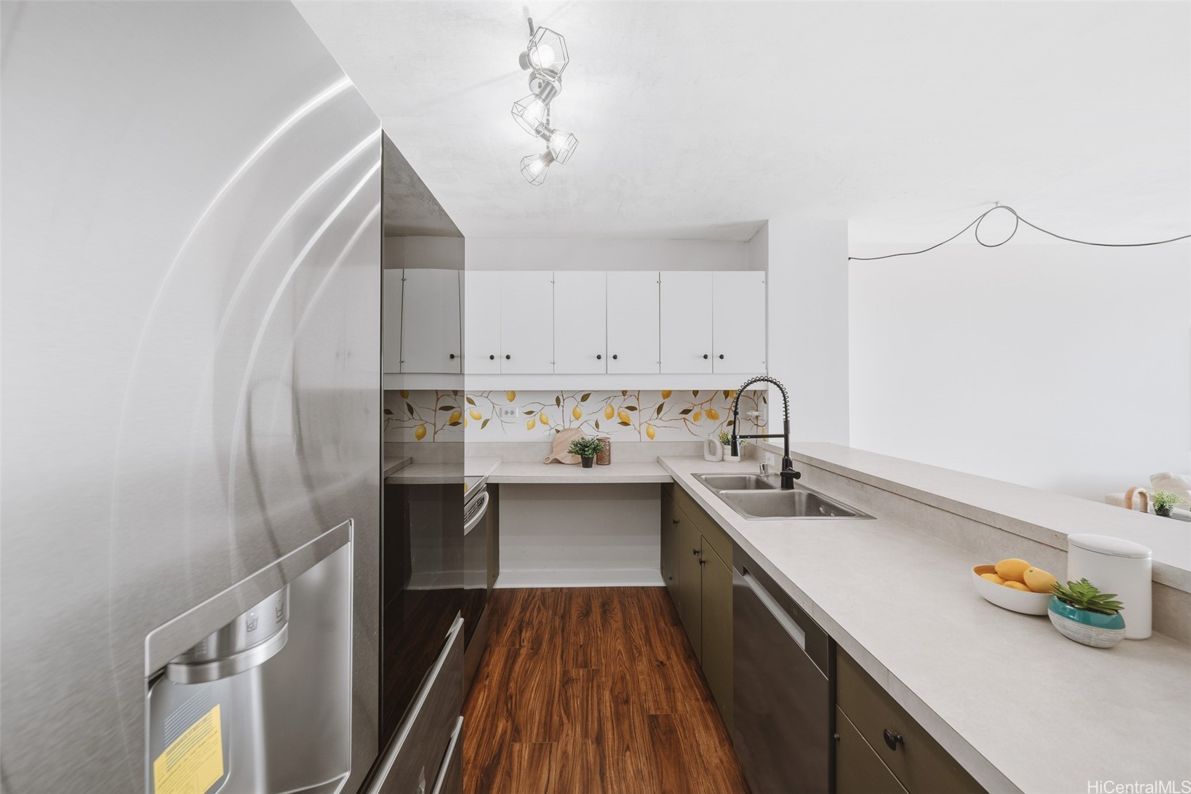 1717 Mott Smith Drive 2304