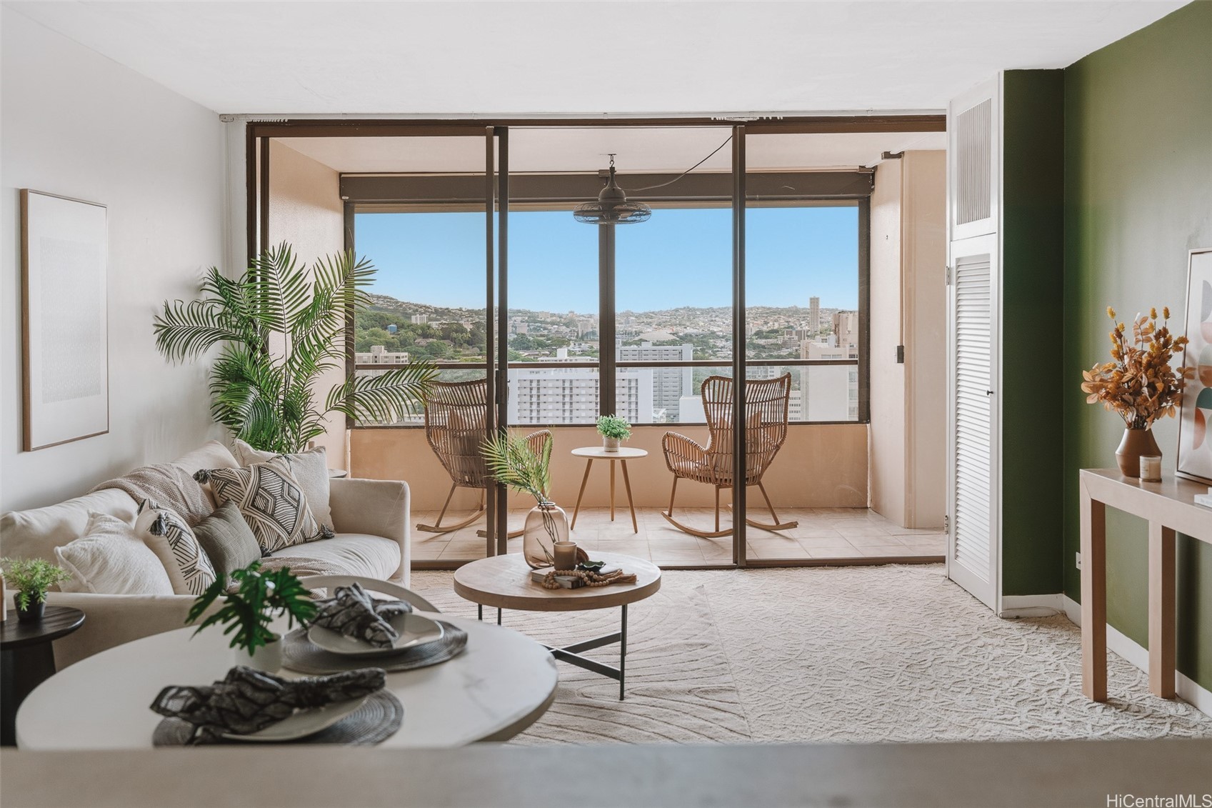 1717 Mott Smith Drive 2304