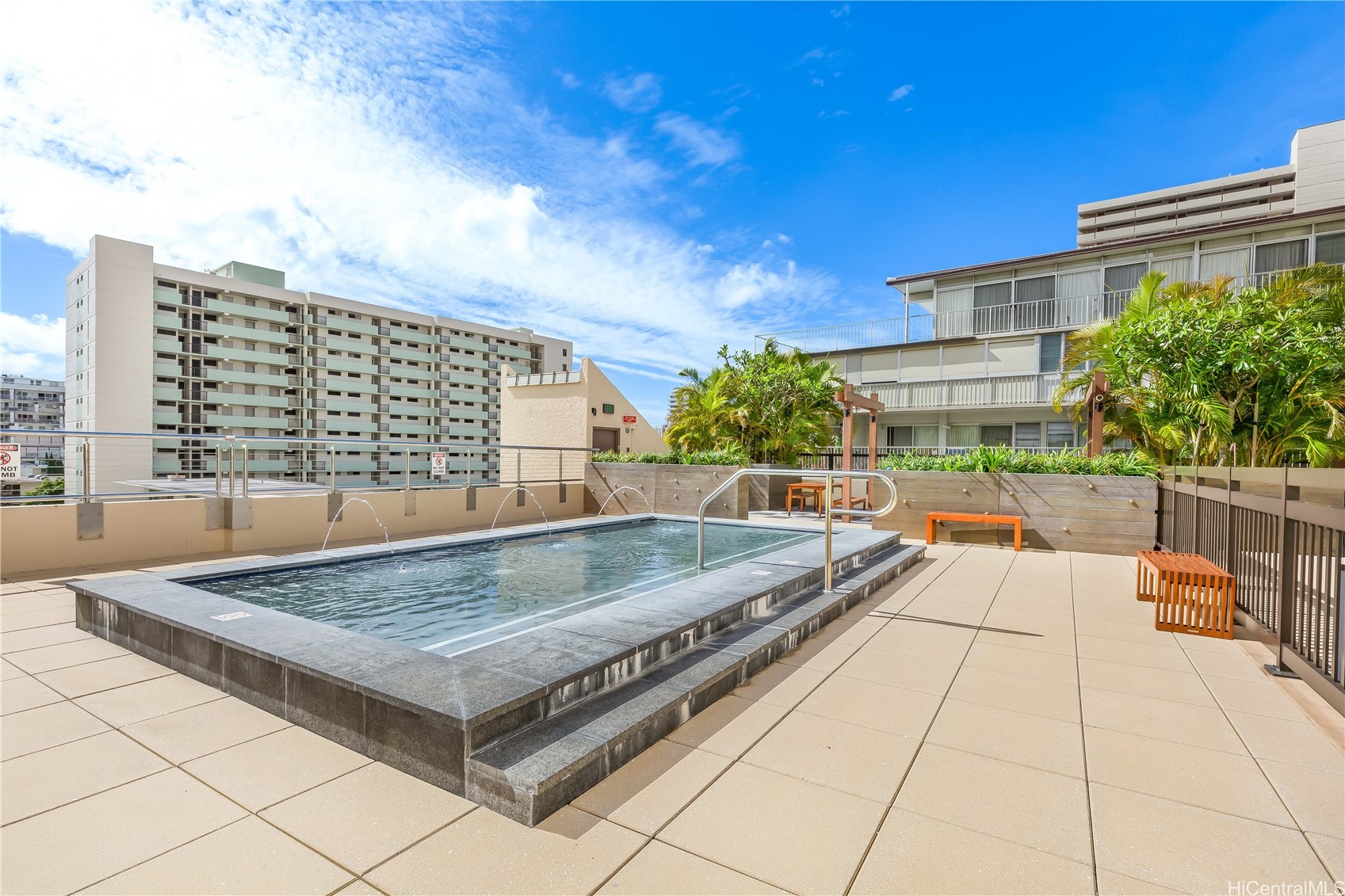 1717 Mott Smith Drive 2304