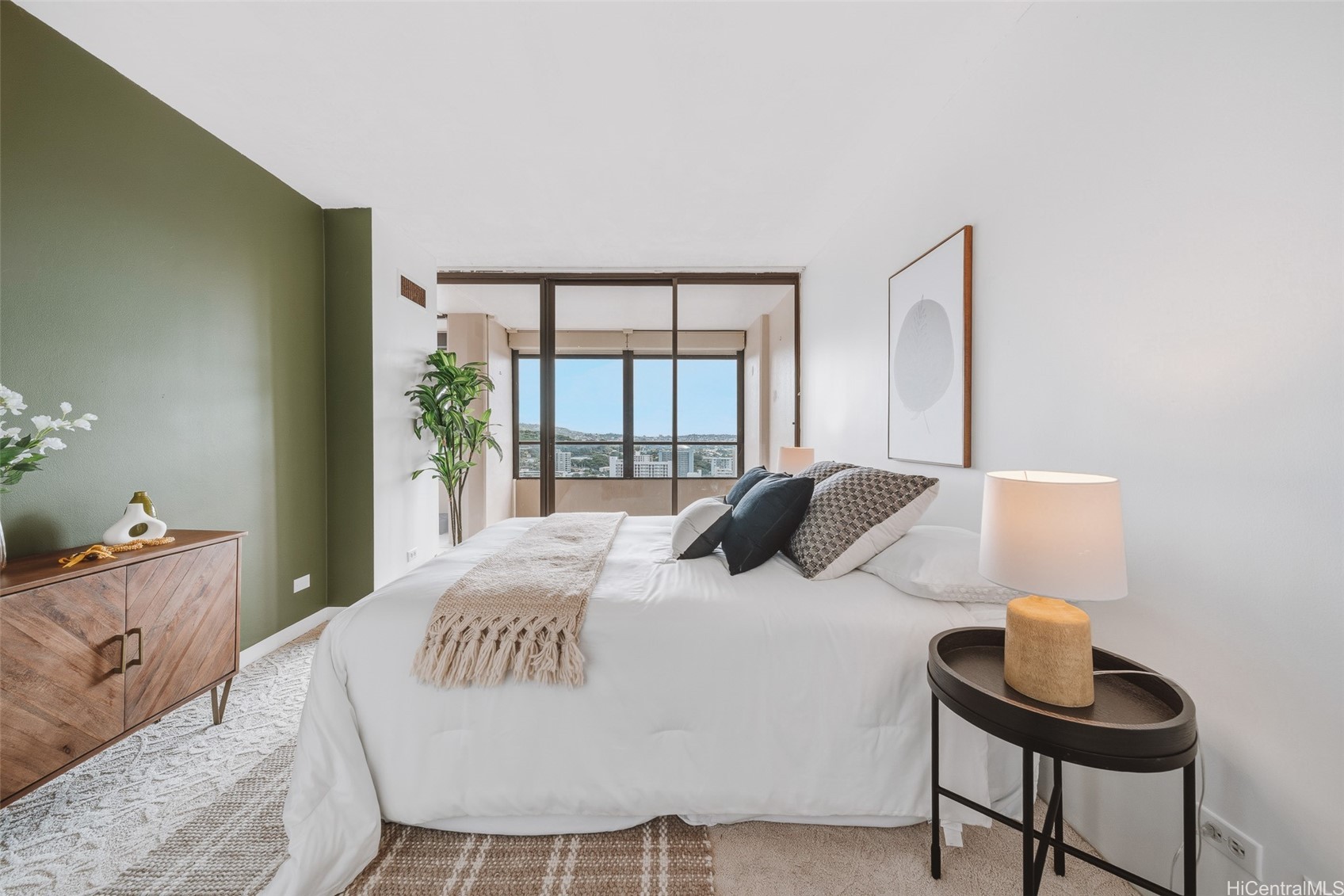 1717 Mott Smith Drive 2304