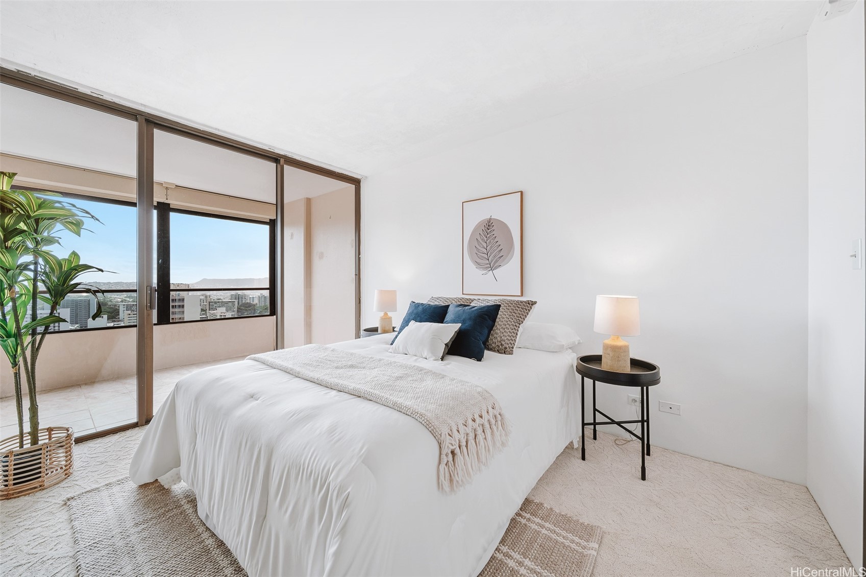 1717 Mott Smith Drive 2304