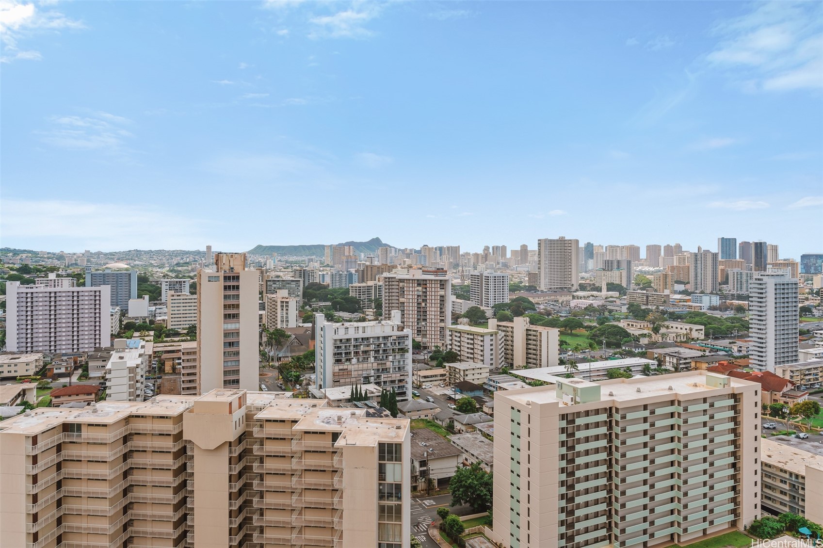 1717 Mott Smith Drive 2304