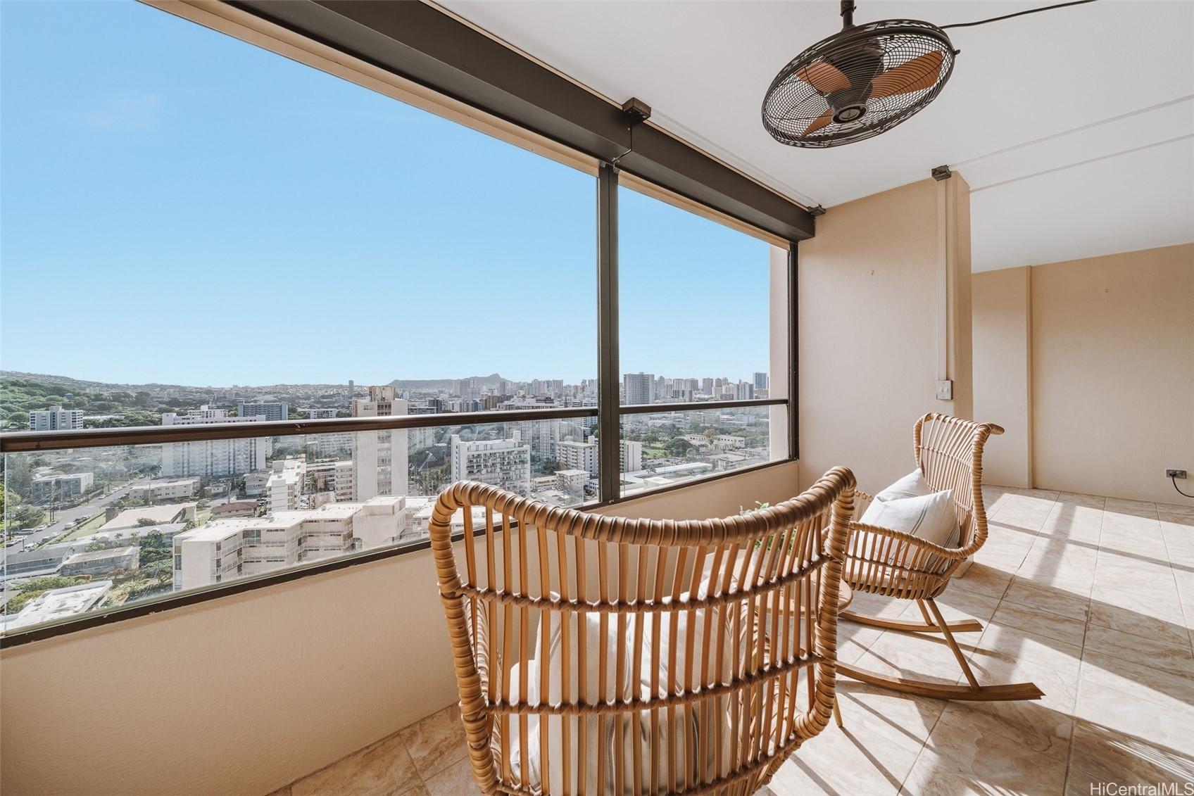 1717 Mott Smith Drive 2304