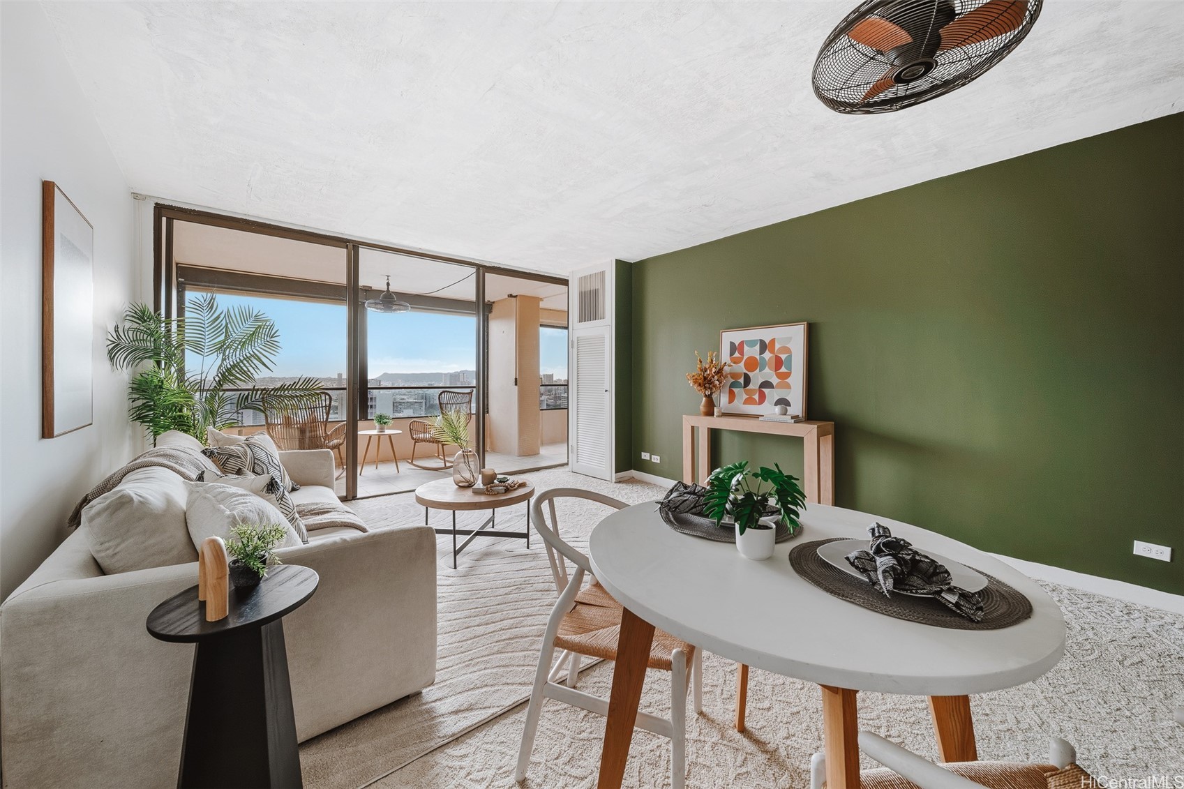 1717 Mott Smith Drive 2304