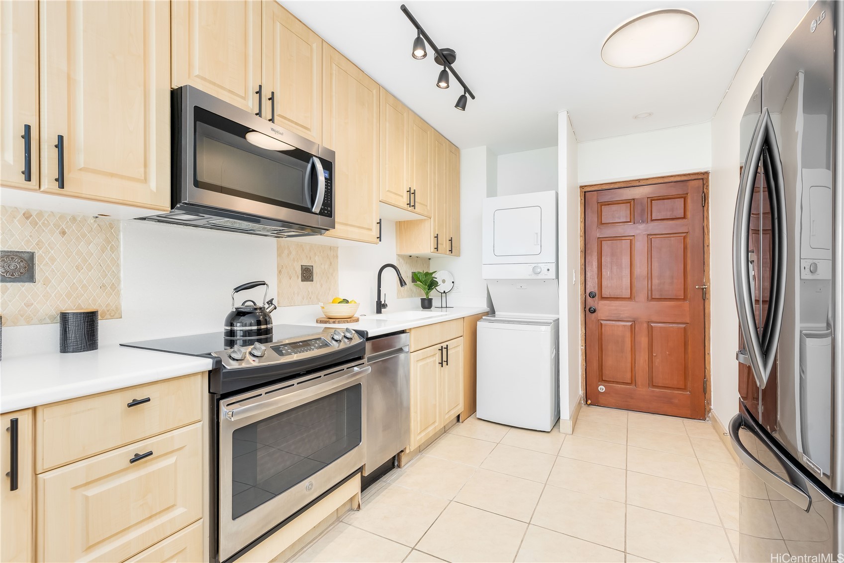 222 Kaiulani Avenue PH3