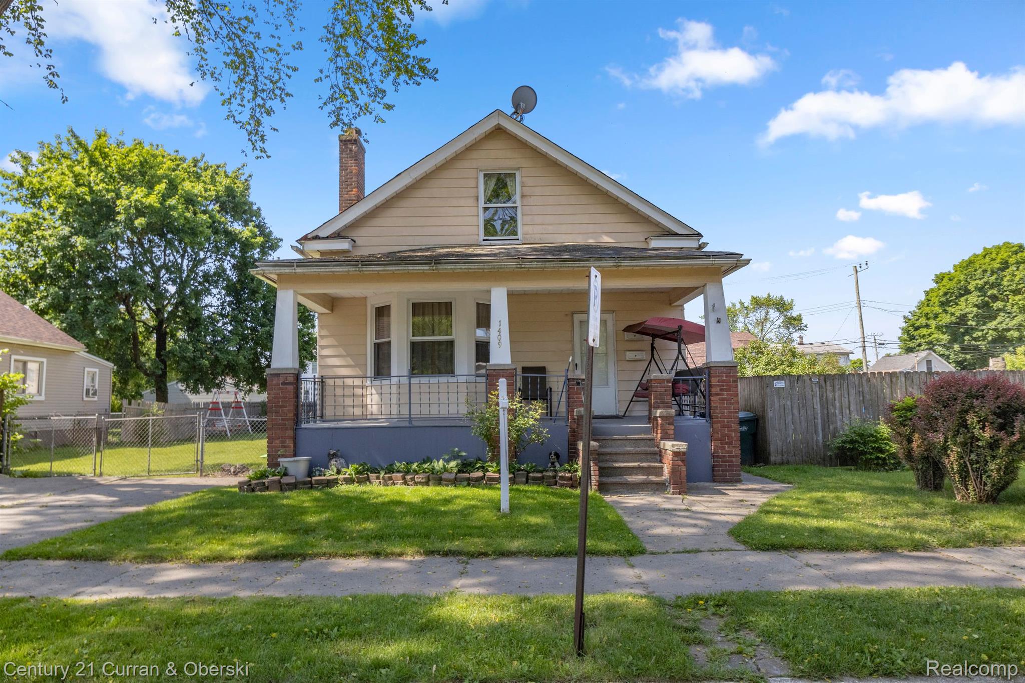 1409 CHARTER Street