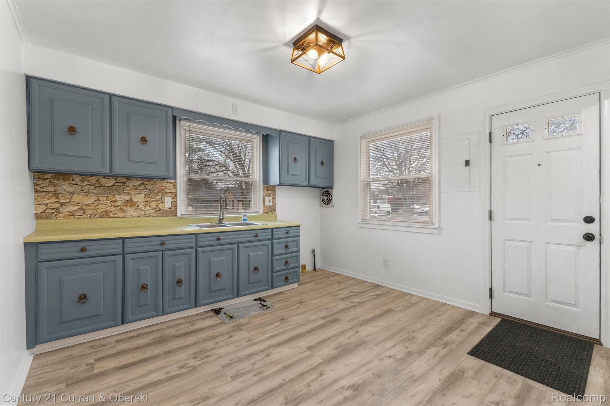 7157 CHEROKEE Street