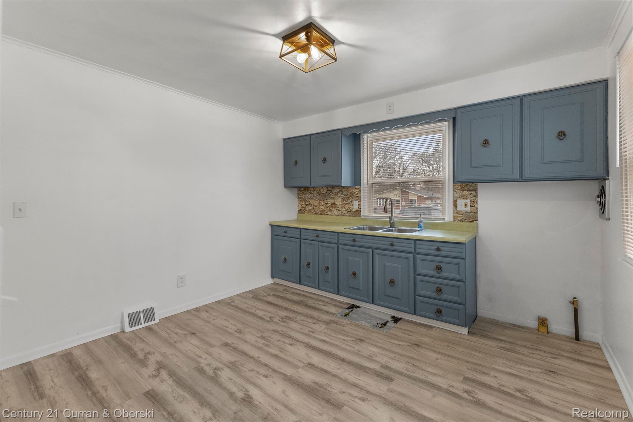7157 CHEROKEE Street