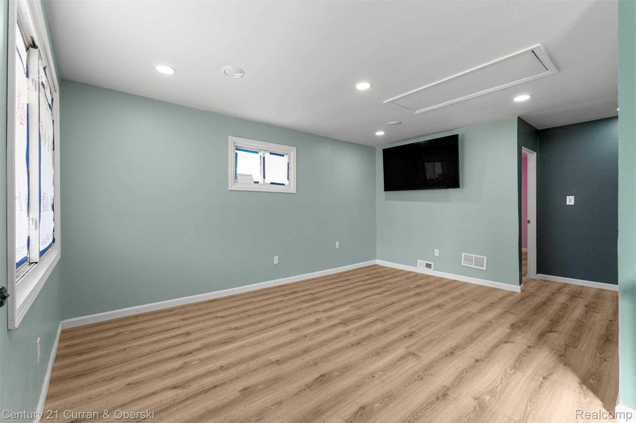 17295 Dora Street