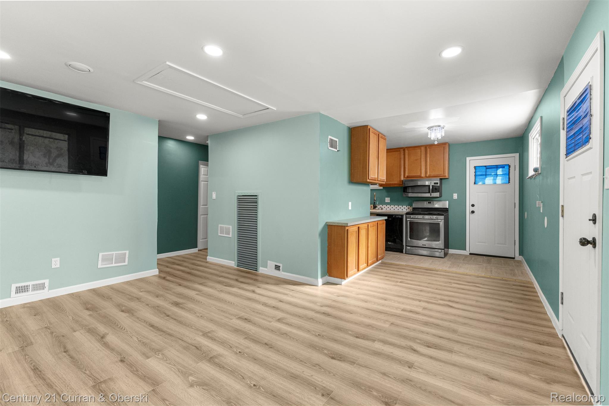 17295 Dora Street