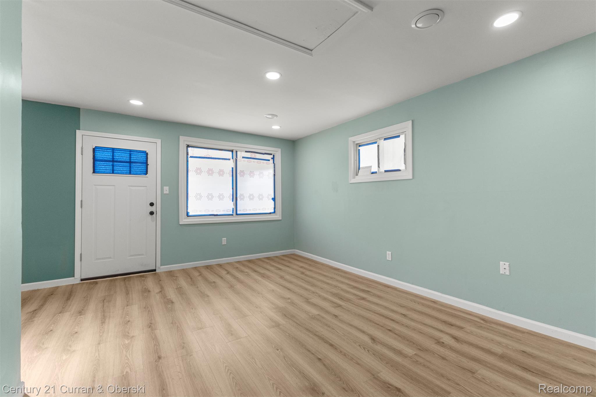 17295 Dora Street