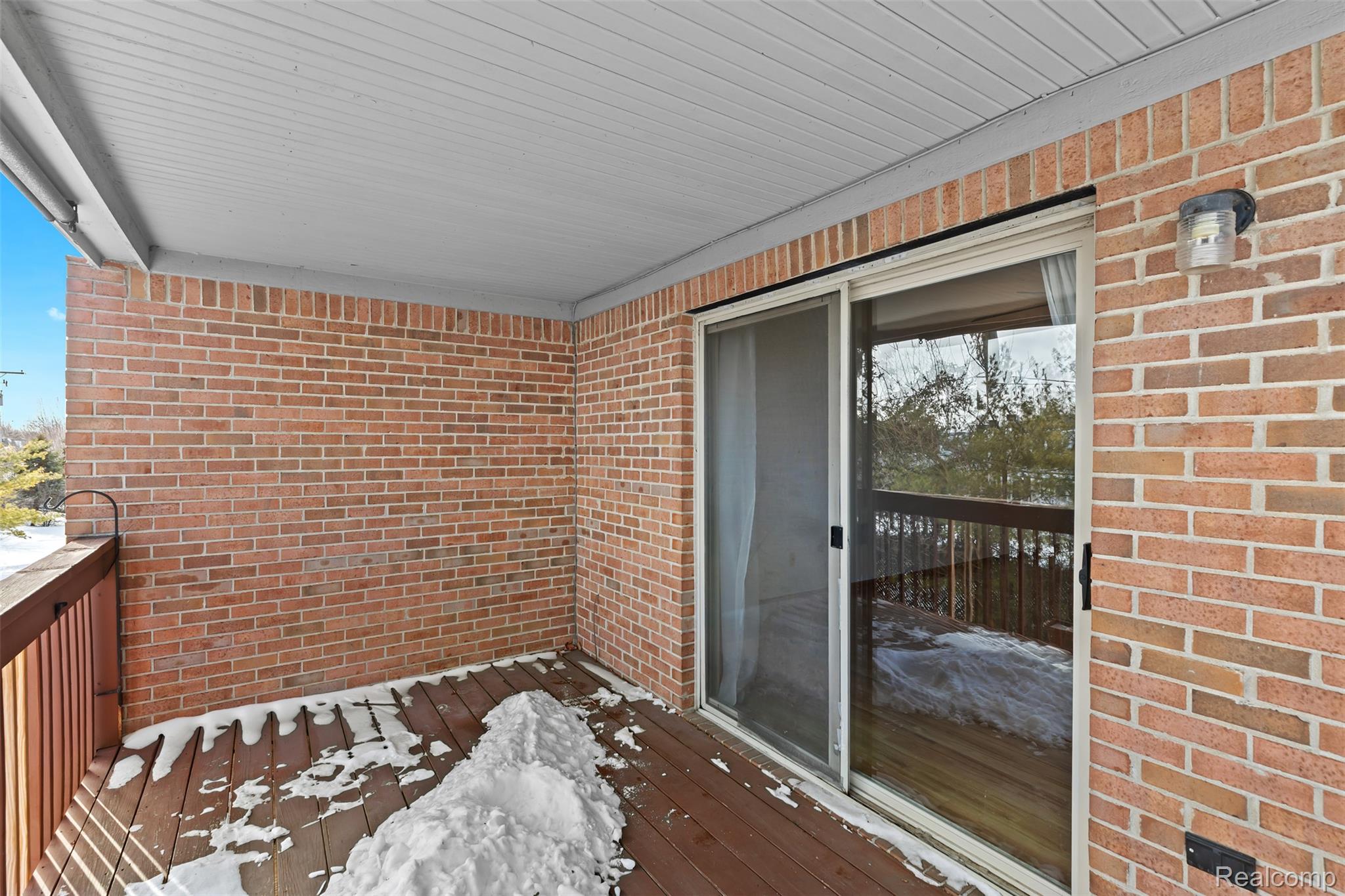 15795 Lakeside Drive 6