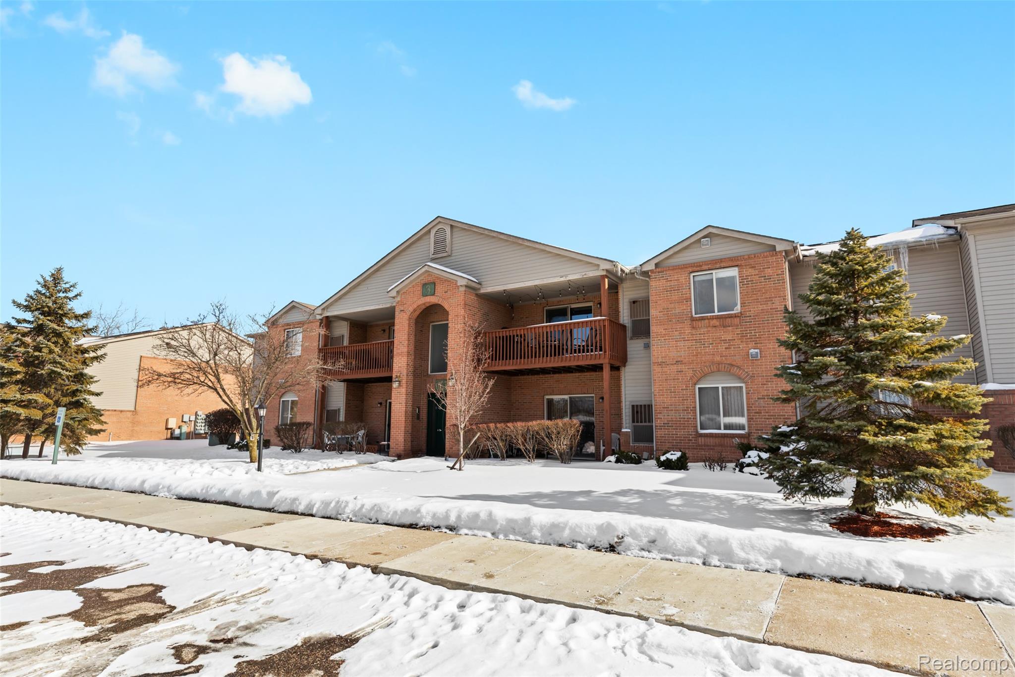 15795 Lakeside Drive 6
