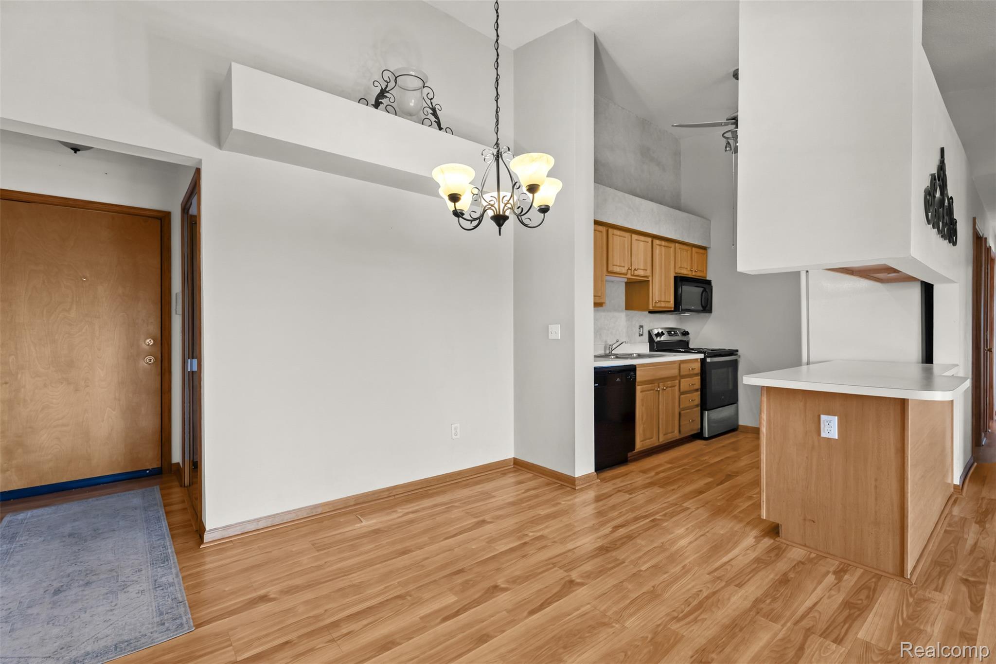15795 Lakeside Drive 6