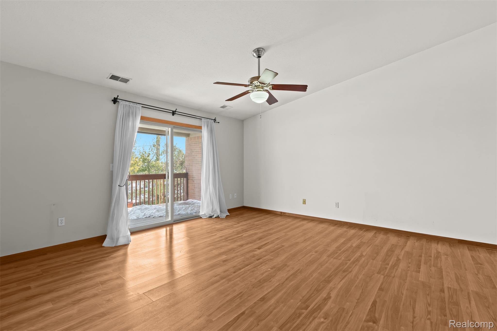 15795 Lakeside Drive 6