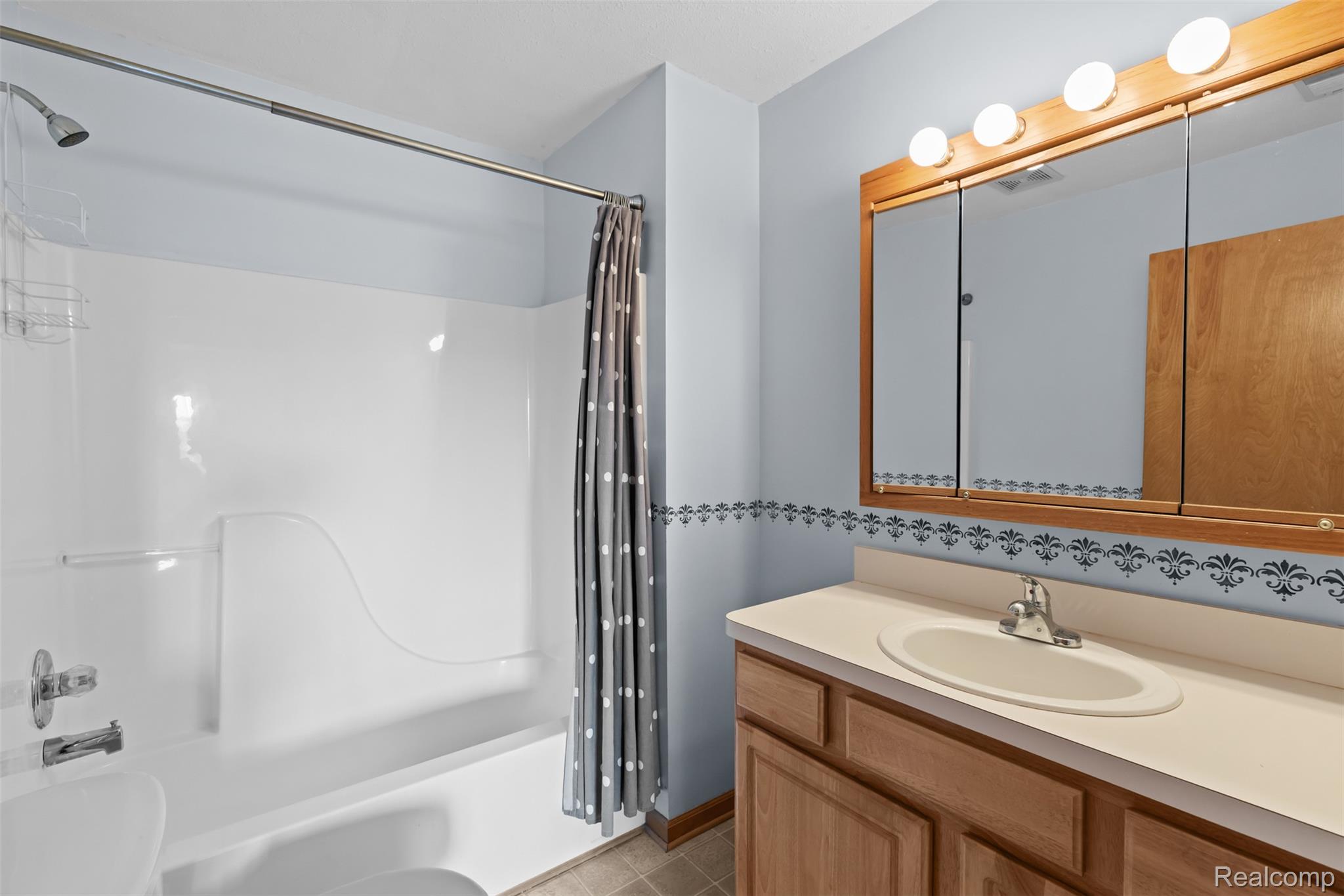 15795 Lakeside Drive 6