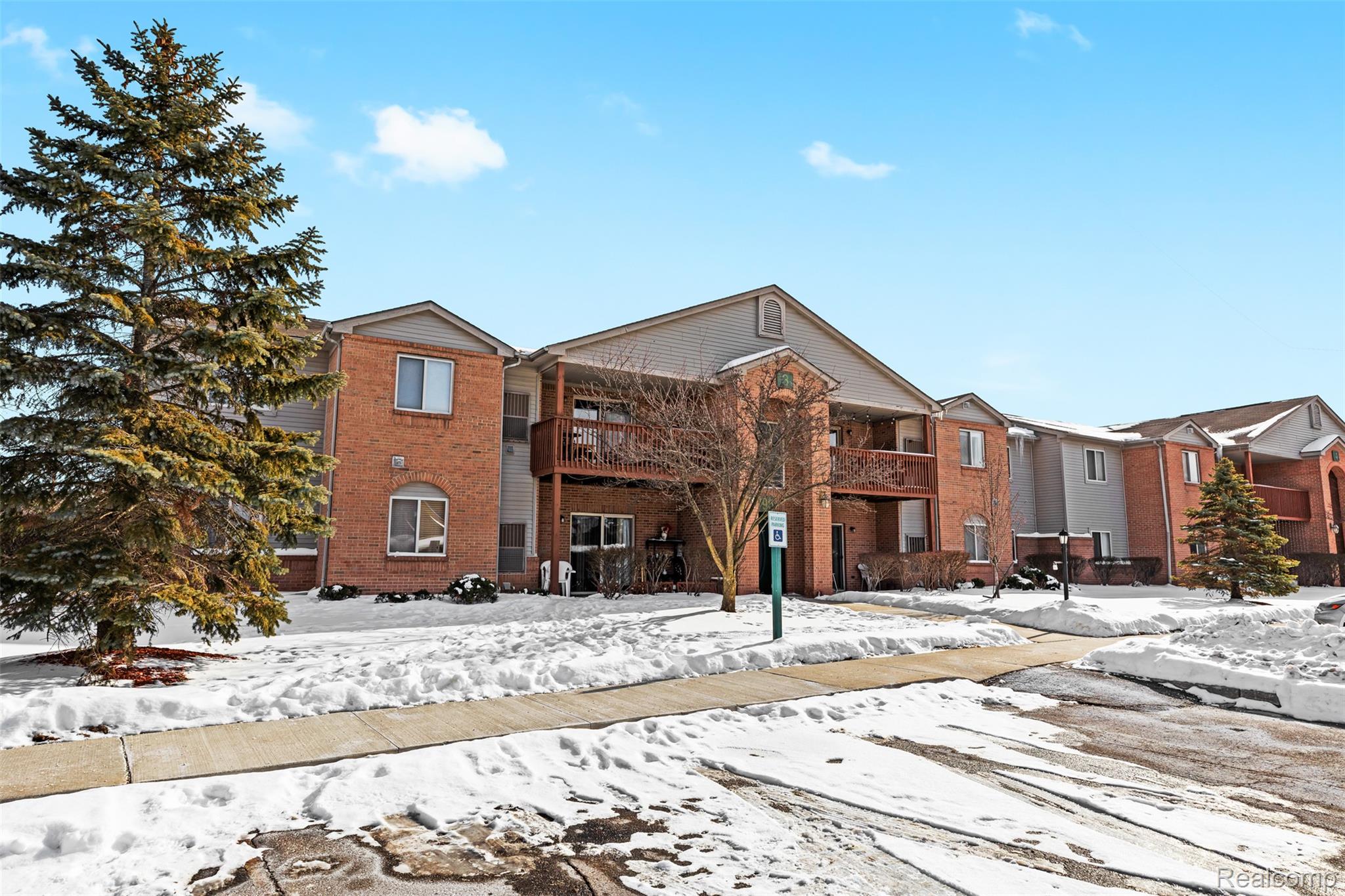 15795 Lakeside Drive 6