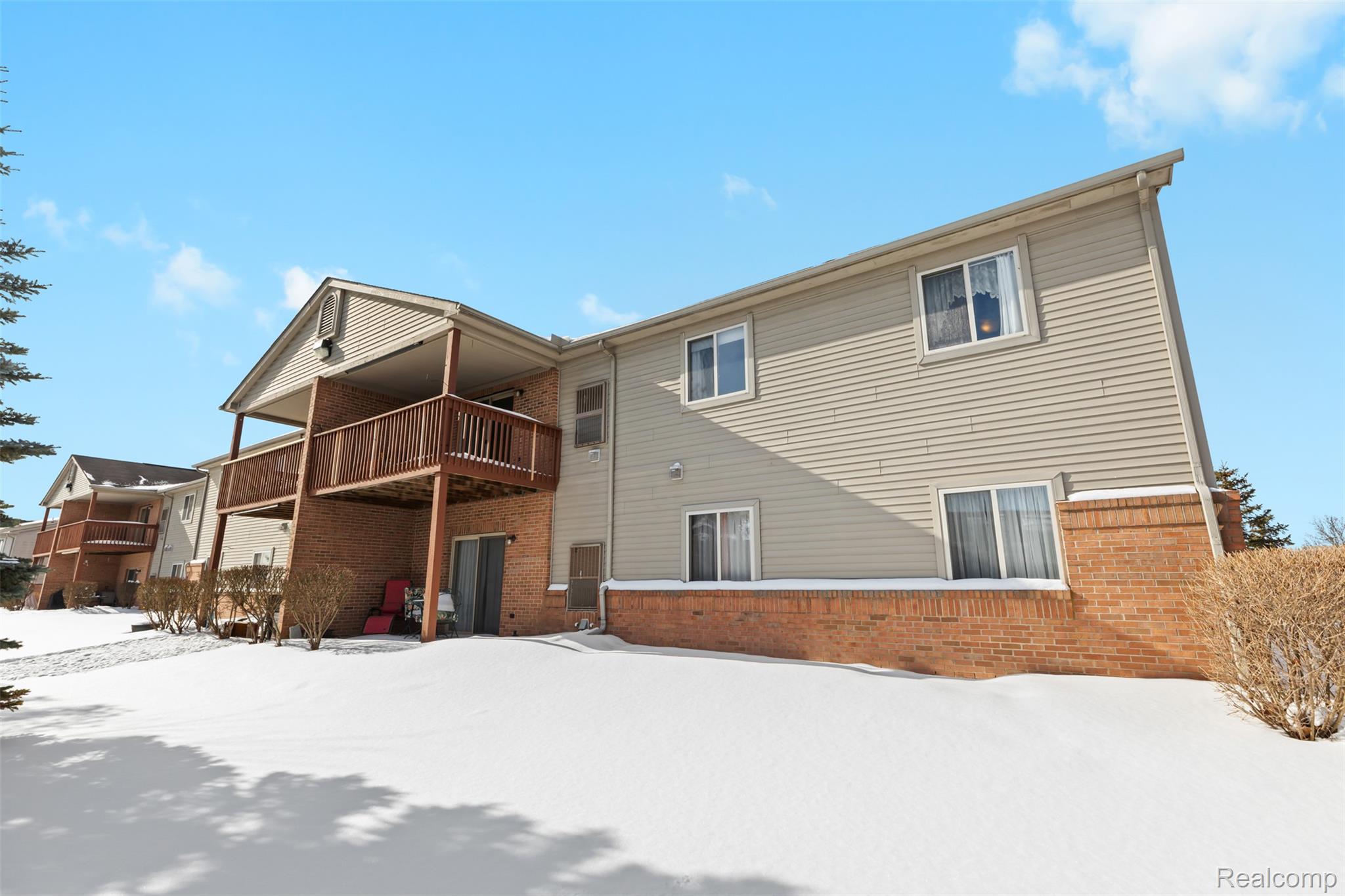 15795 Lakeside Drive 6