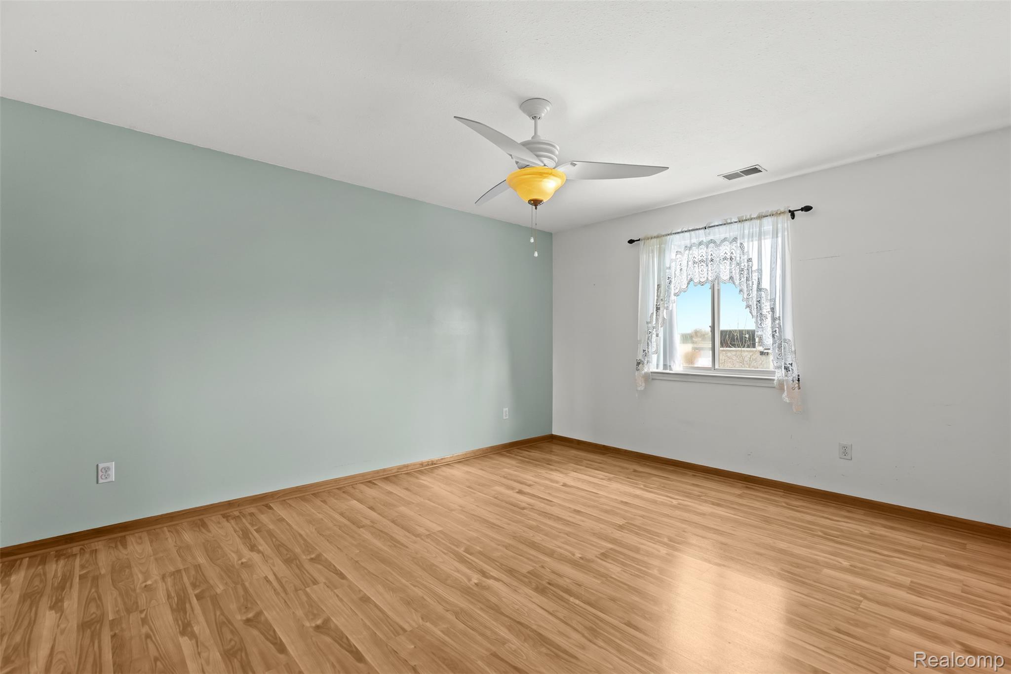 15795 Lakeside Drive 6