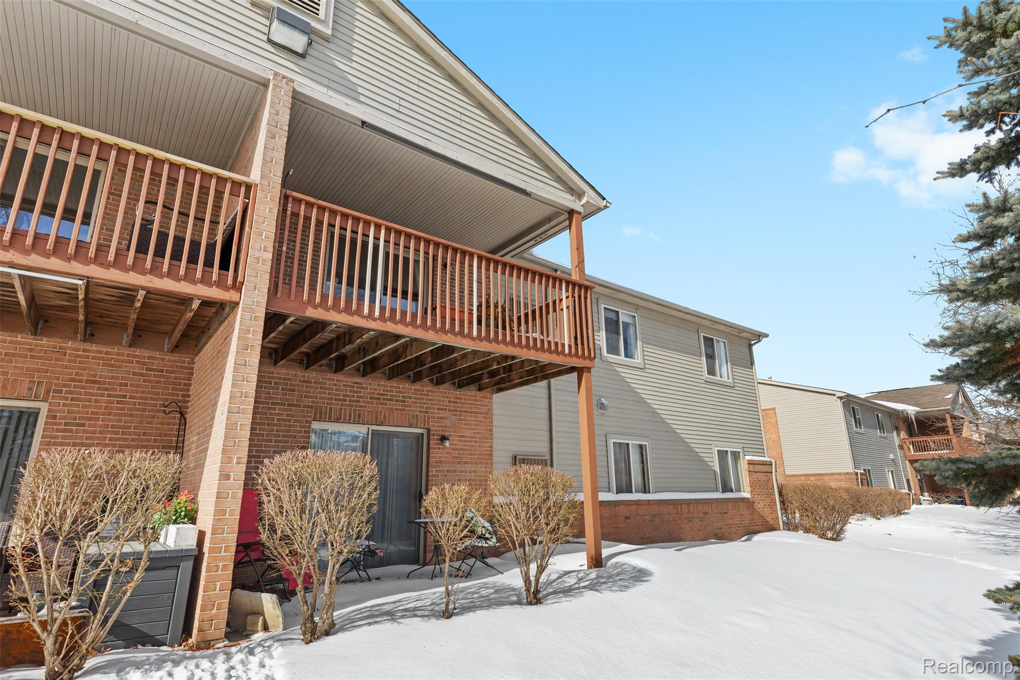 15795 Lakeside Drive 6