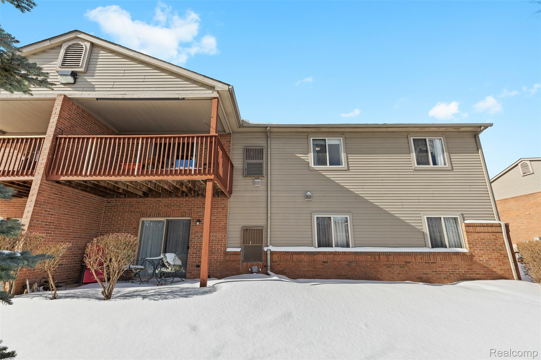 15795 Lakeside Drive 6