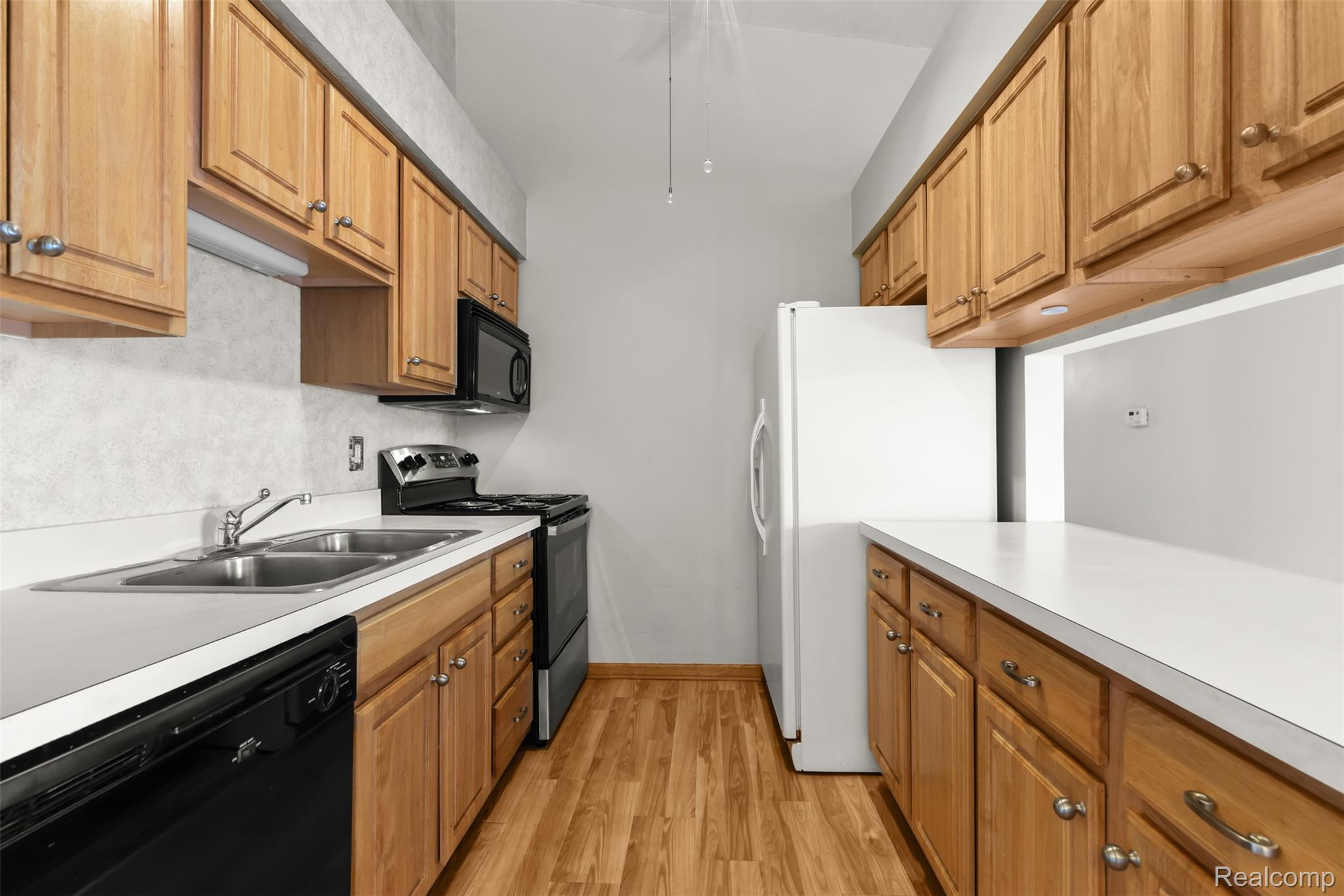 15795 Lakeside Drive 6