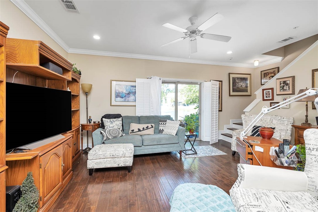 1204 Reserve Lane