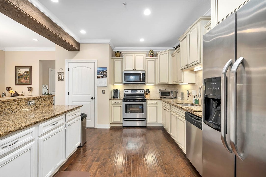 1204 Reserve Lane