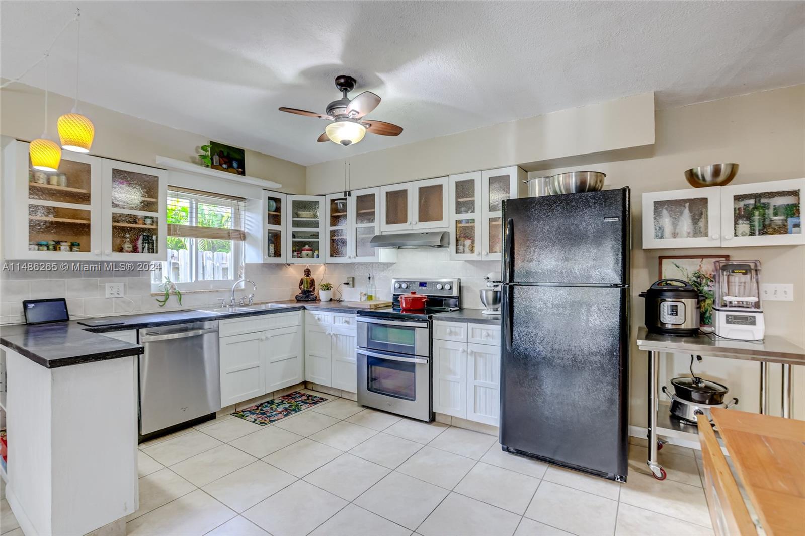 1750 NE 49th St