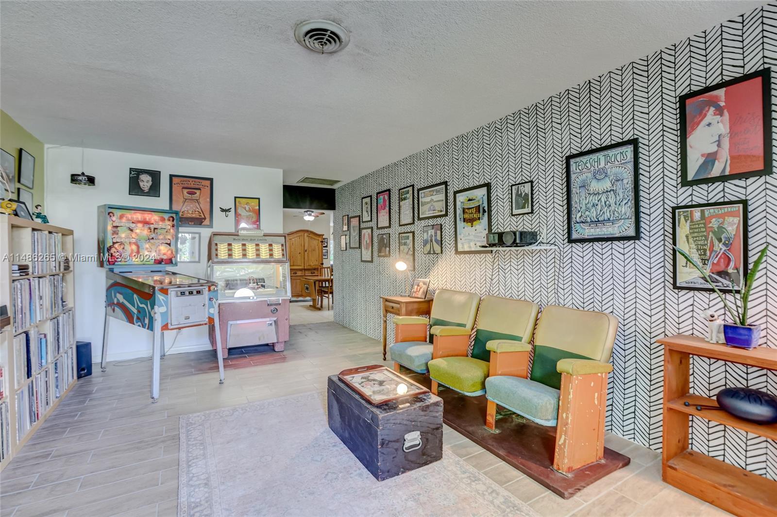 1750 NE 49th St