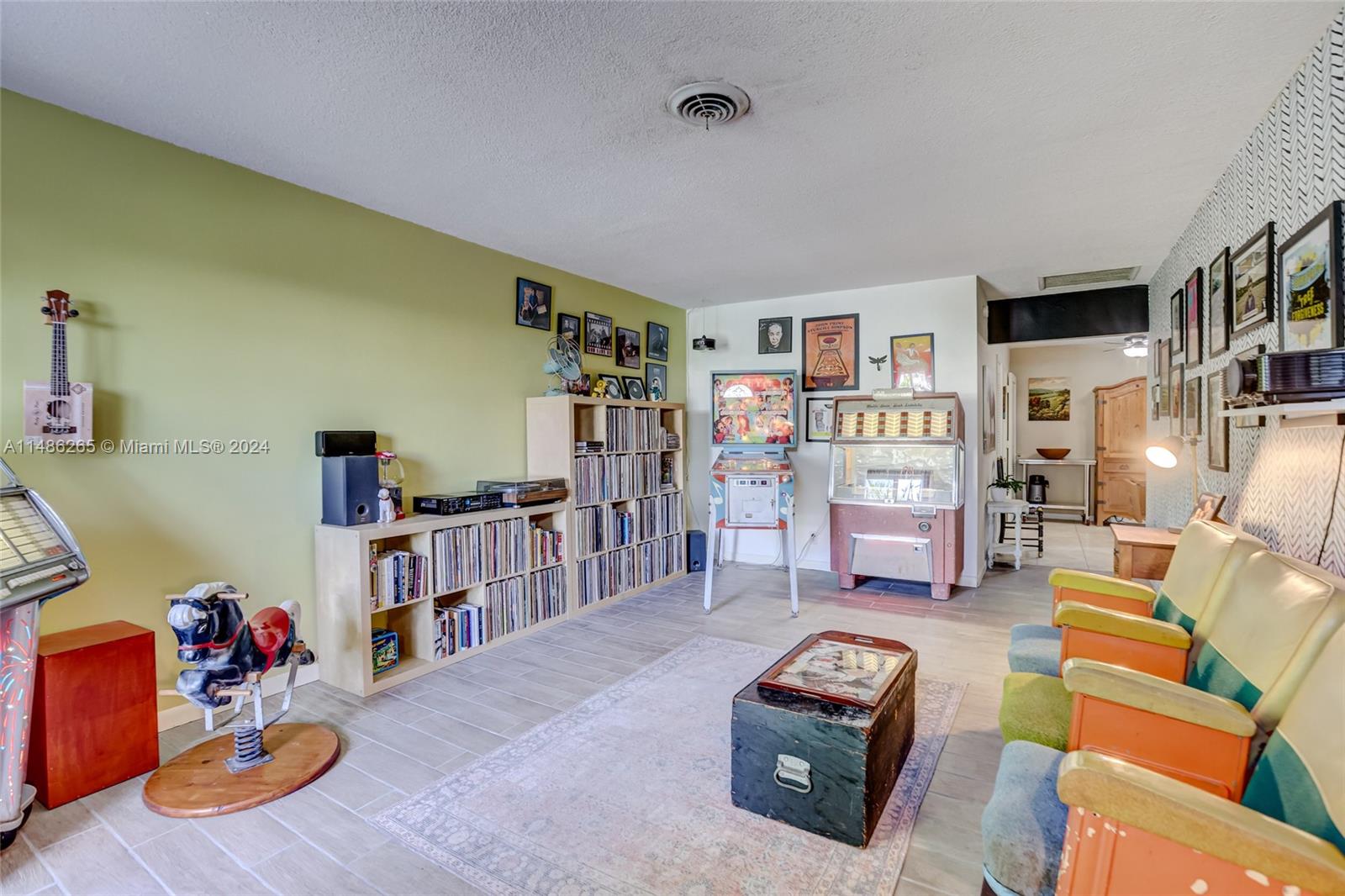 1750 NE 49th St