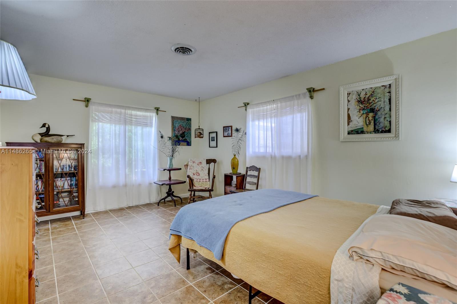 1750 NE 49th St