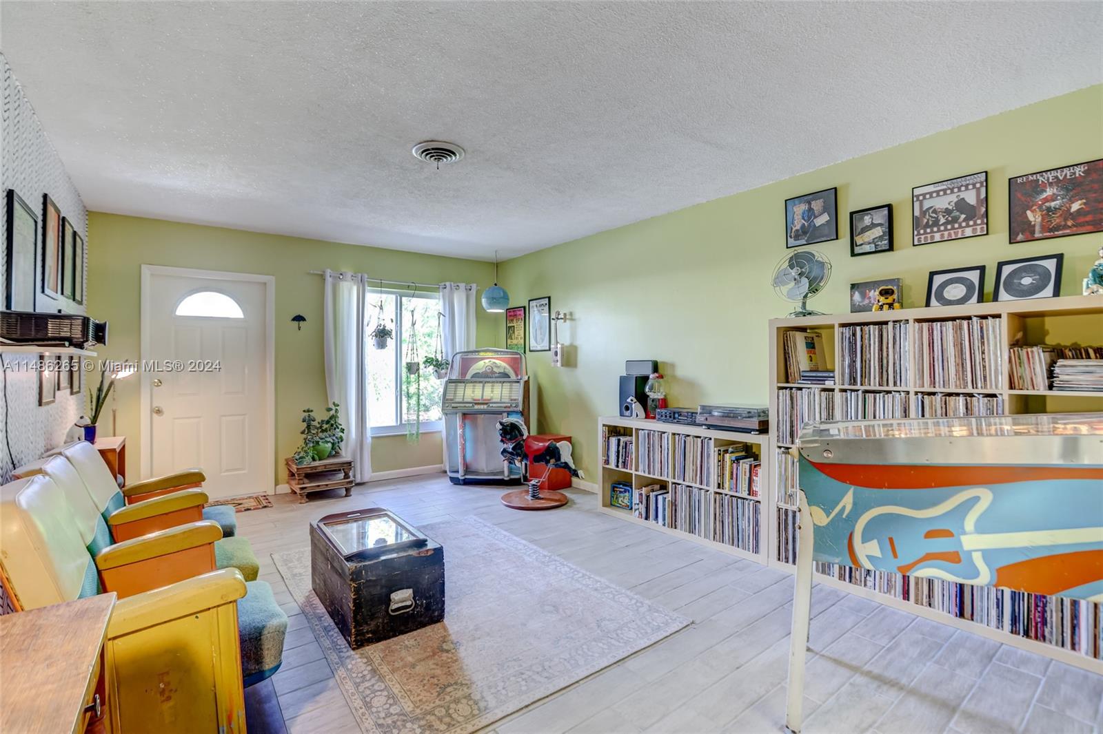 1750 NE 49th St