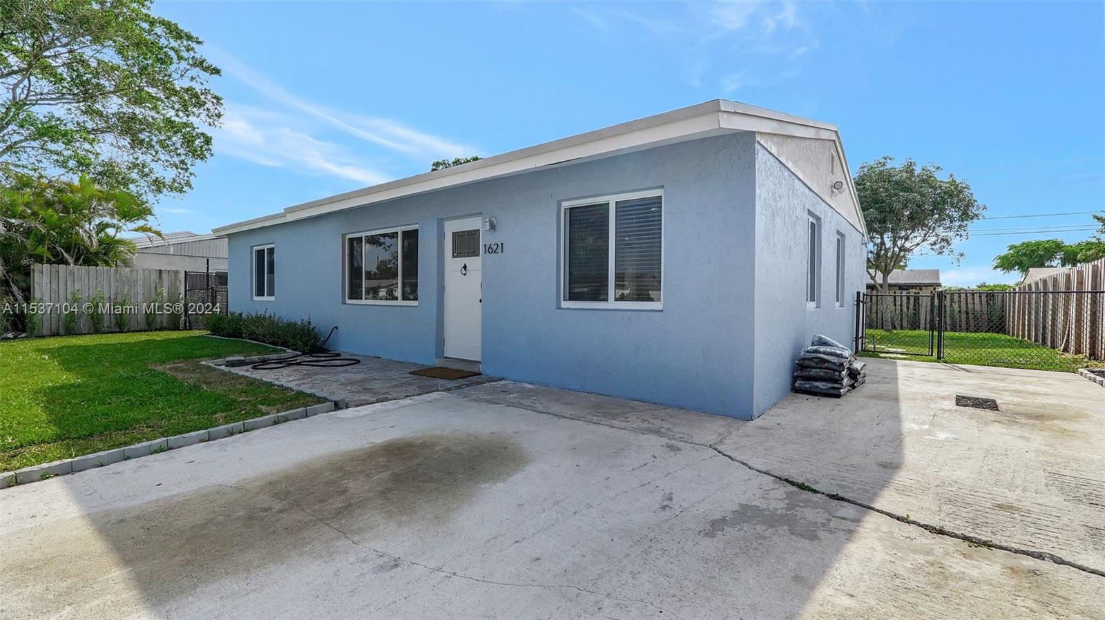 1621 SW 47th Ter