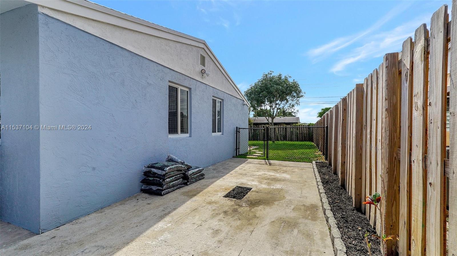 1621 SW 47th Ter