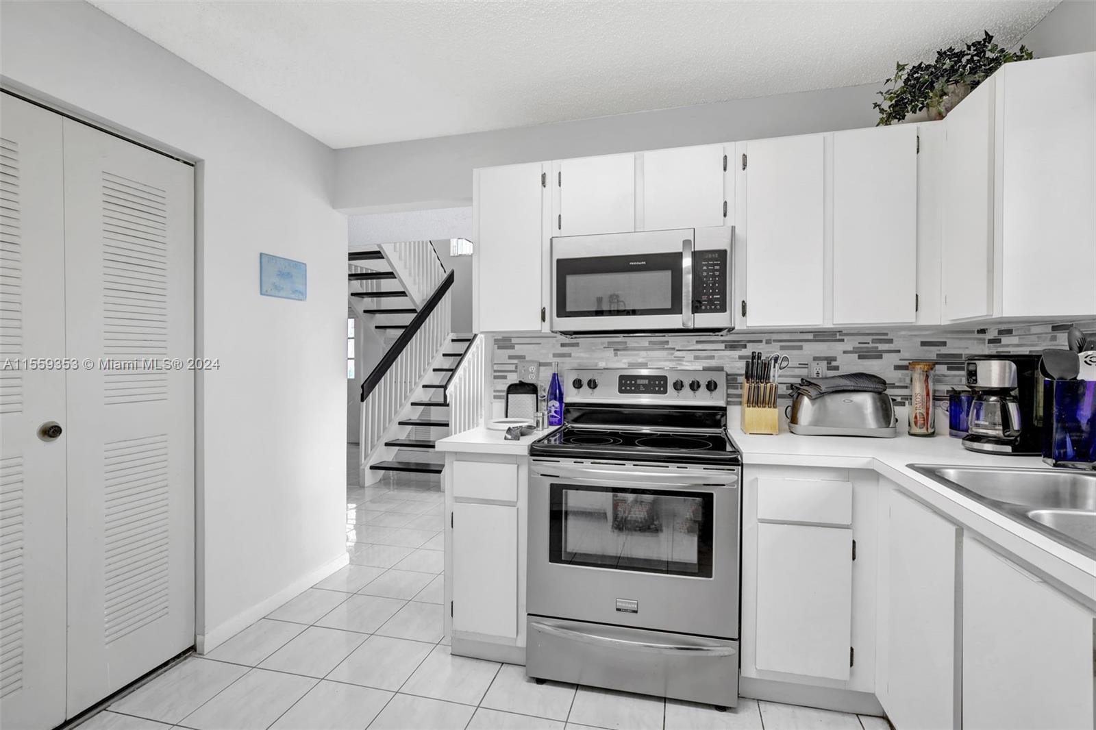 246 SW 159th Ave