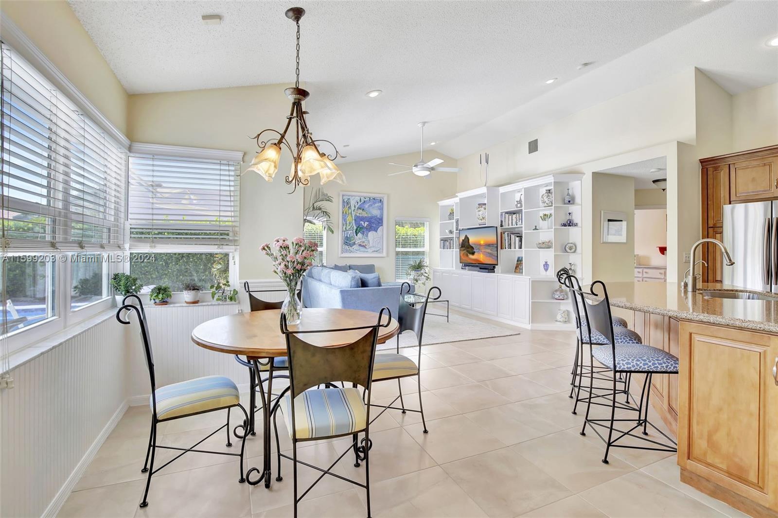 2863 E Abiaca Cir