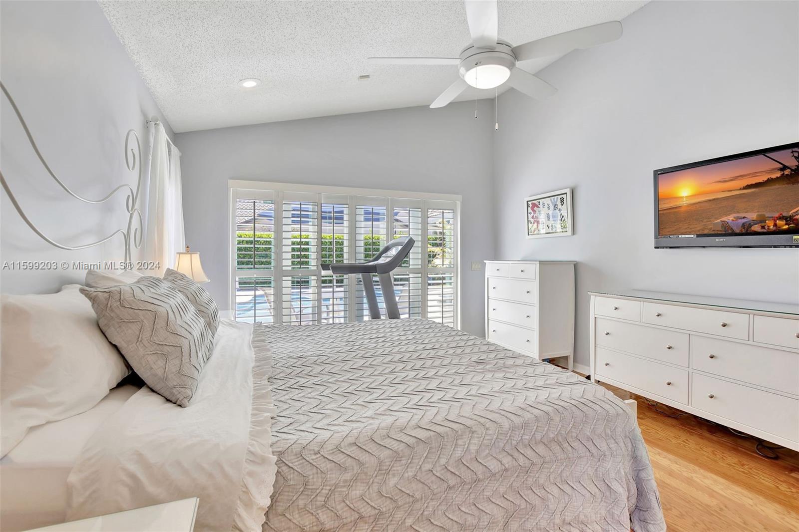 2863 E Abiaca Cir