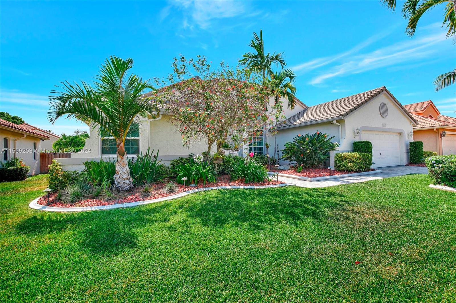 2863 E Abiaca Cir