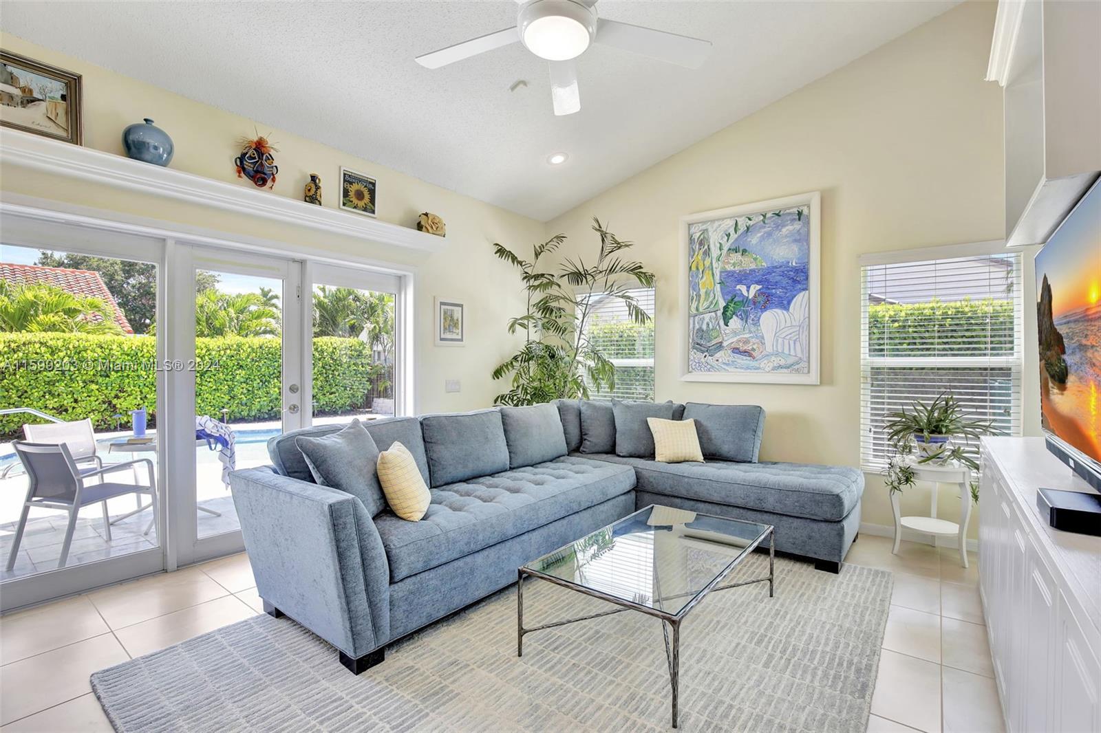 2863 E Abiaca Cir