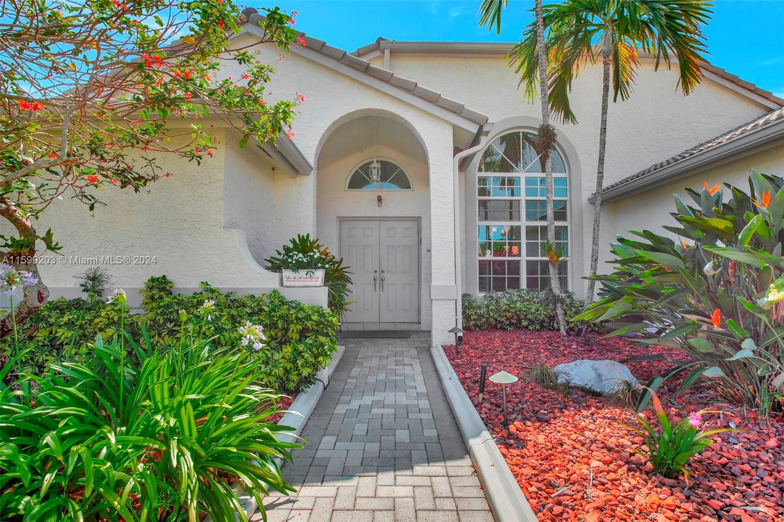2863 E Abiaca Cir