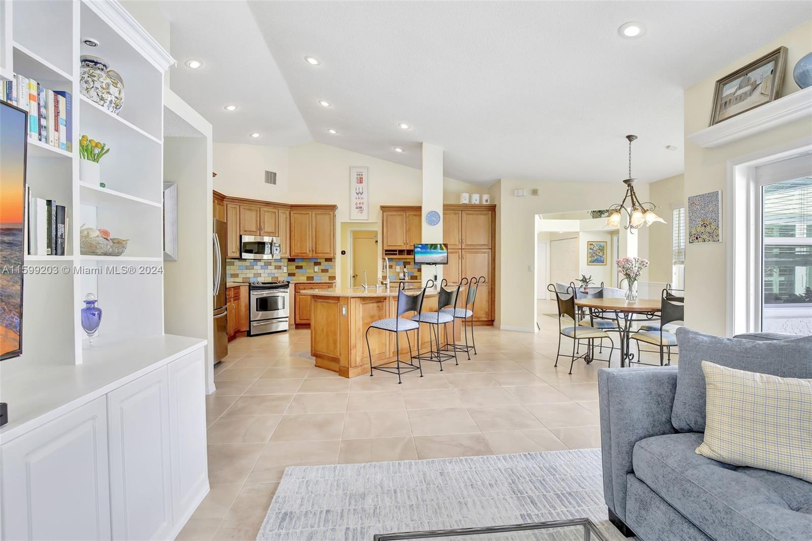 2863 E Abiaca Cir