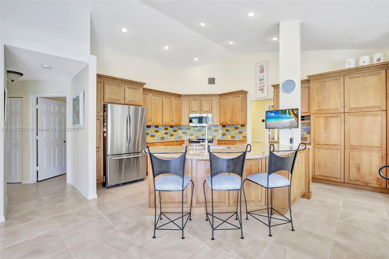 2863 E Abiaca Cir