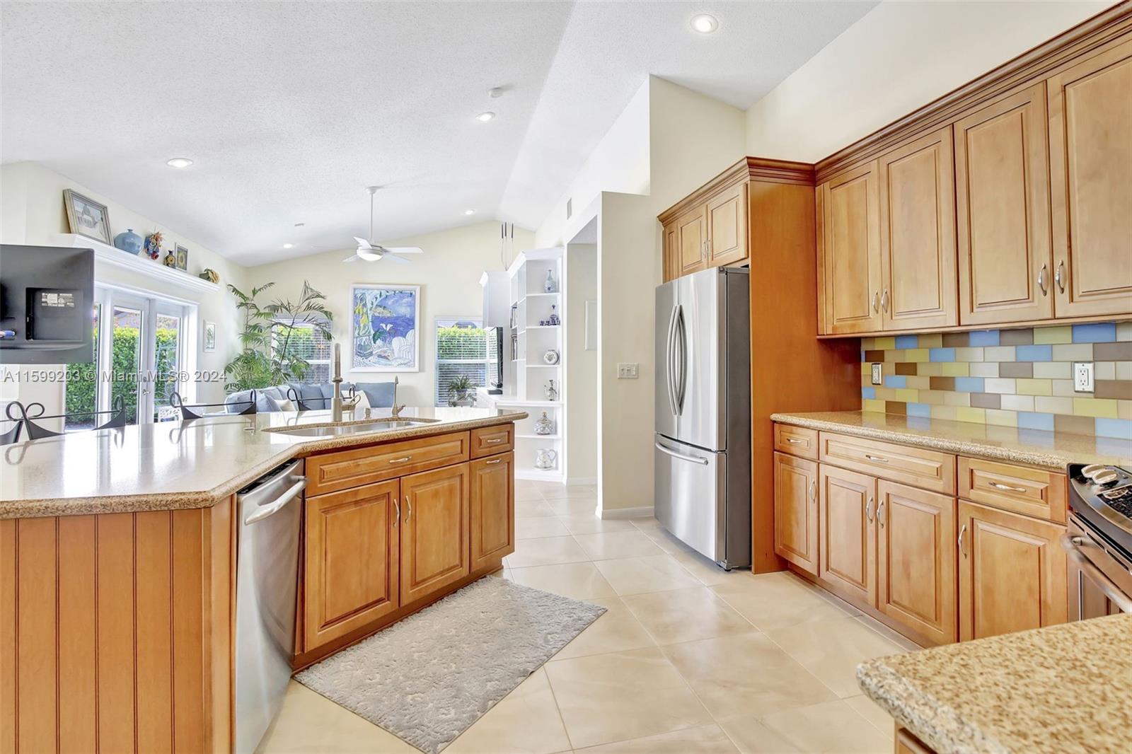 2863 E Abiaca Cir