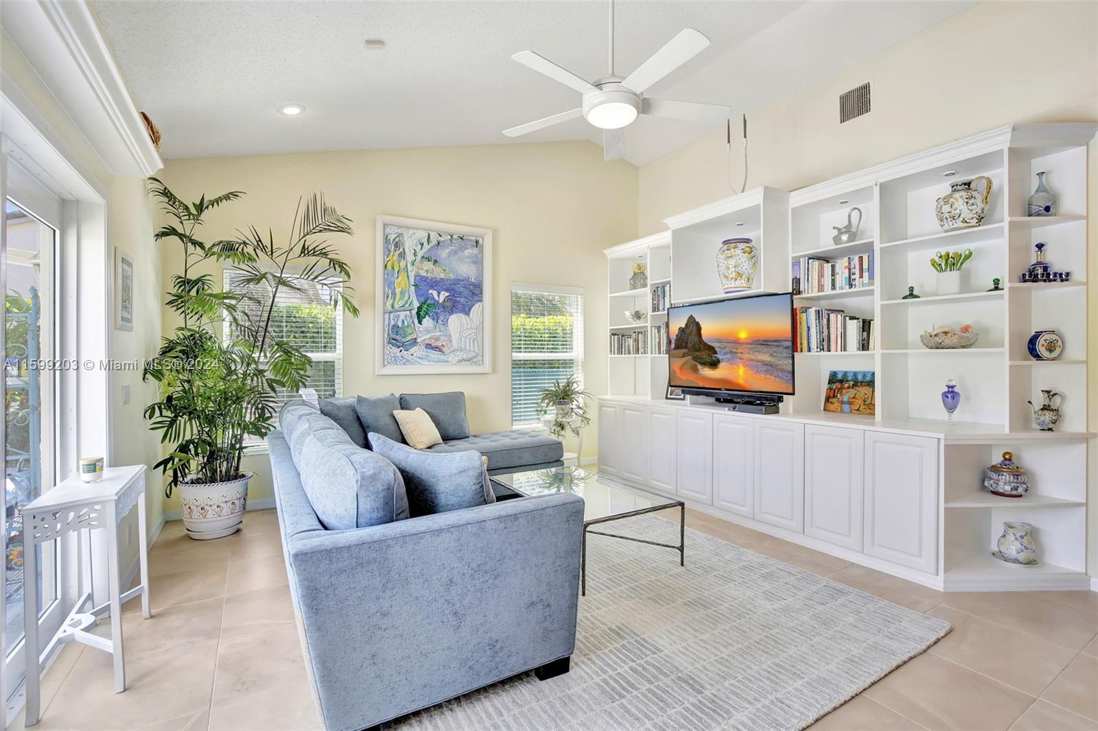 2863 E Abiaca Cir