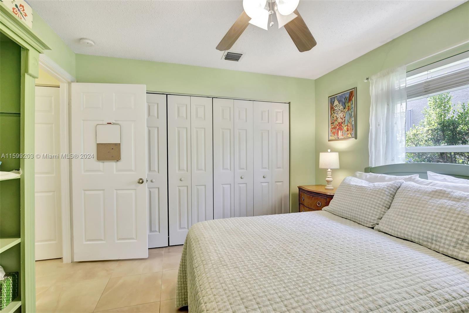 2863 E Abiaca Cir